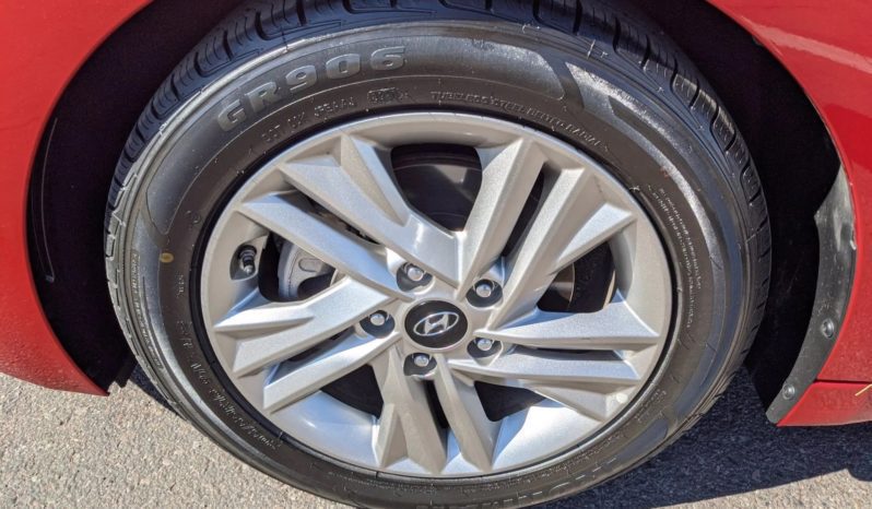 2020 Hyundai Elantra SE full