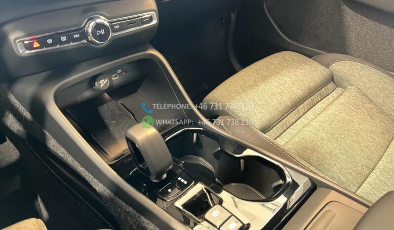 Volvo XC40 B4 FWD* 2025 full